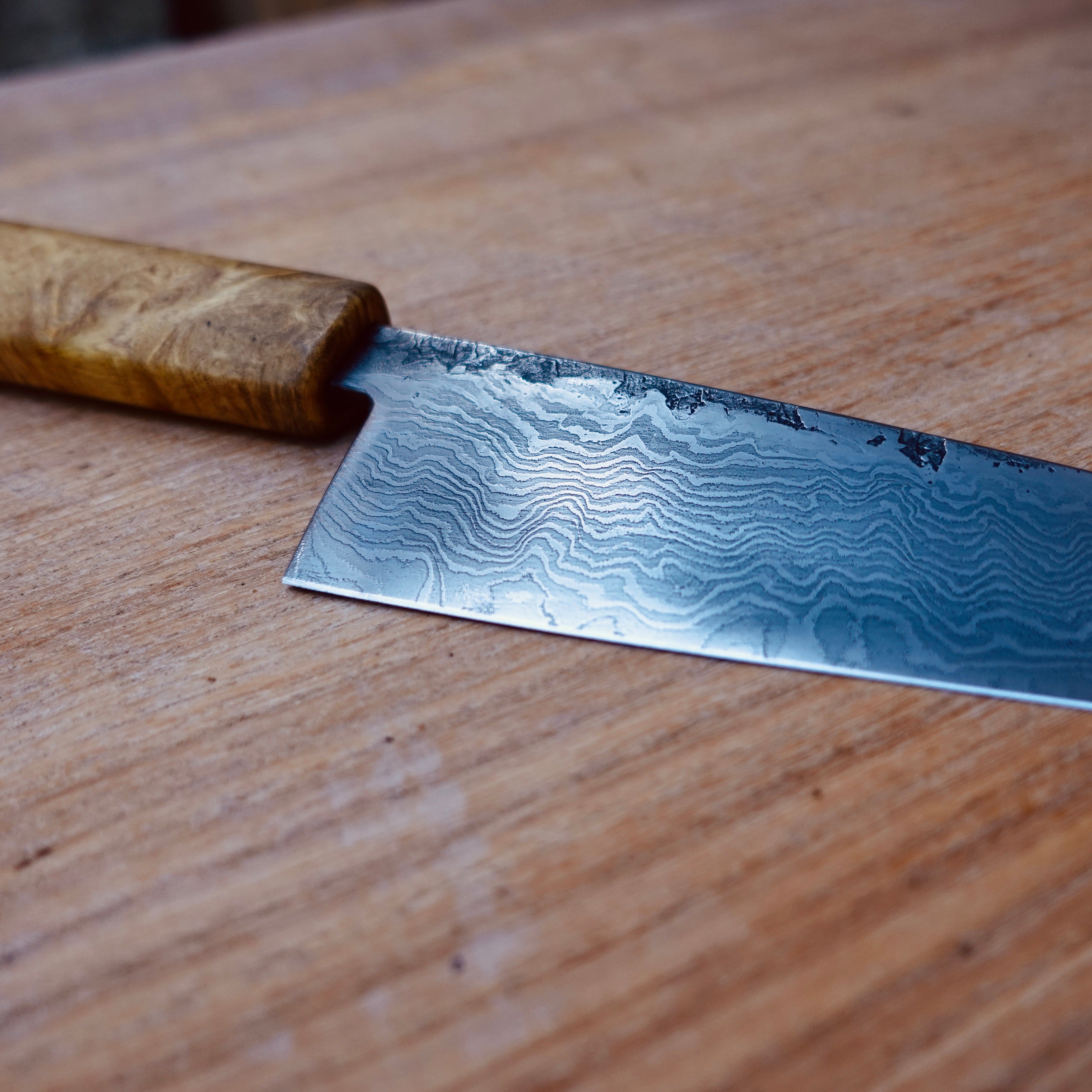 Villetta Küchenmesser Götterschmiede handgefertigte Messer handgemachte Messer Klingen Damast Balbach Damast Puddeleisen Laminatstahl Qualität Ästhetik Messermacher Harz handcrafted knives damascus steel traditional forge quality aesthetics