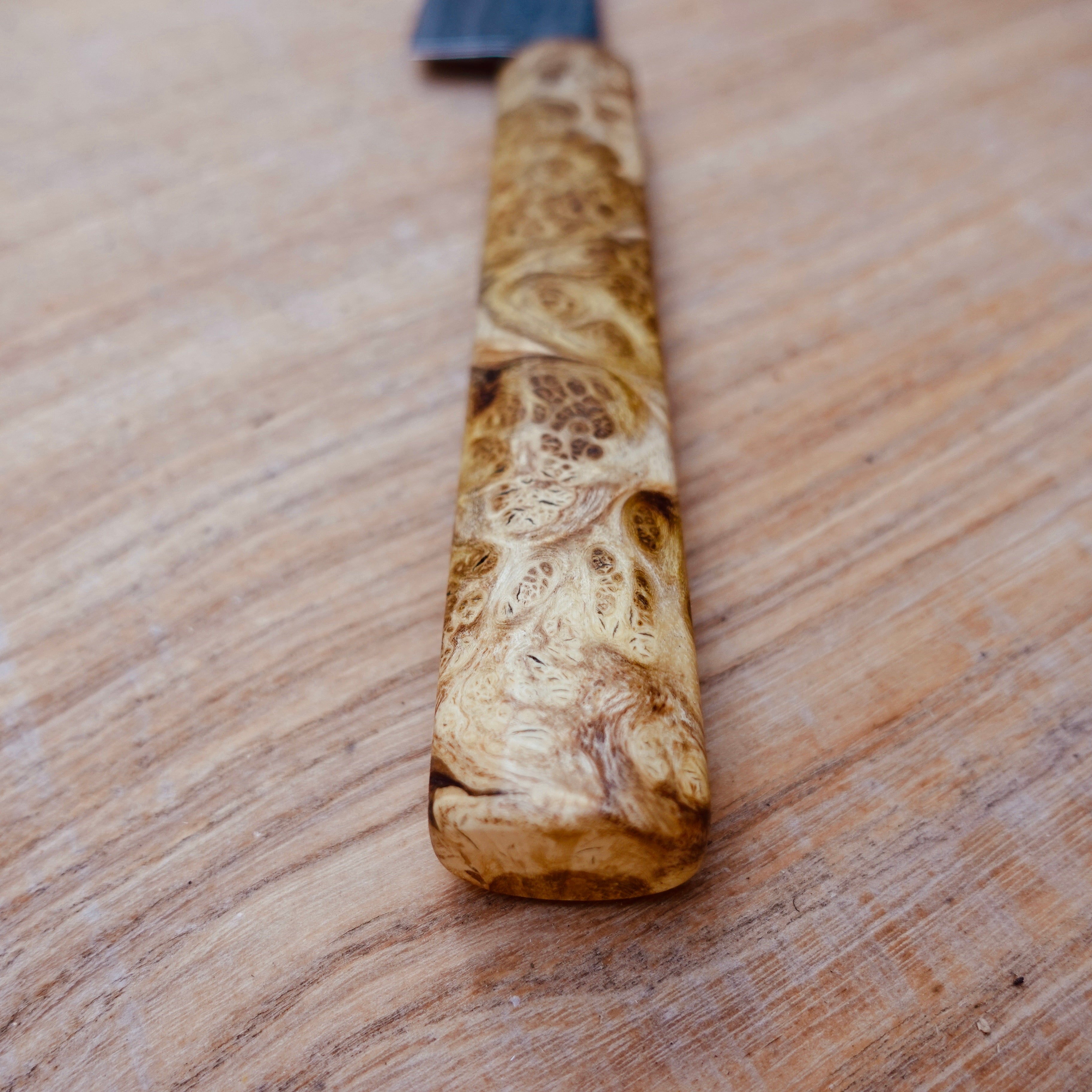 Petty Küchenmesser Götterschmiede handgefertigte Messer handgemachte Messer Klingen Damast Balbach Damast Puddeleisen Laminatstahl Qualität Ästhetik Messermacher Harz handcrafted knives damascus steel traditional forge quality aesthetics