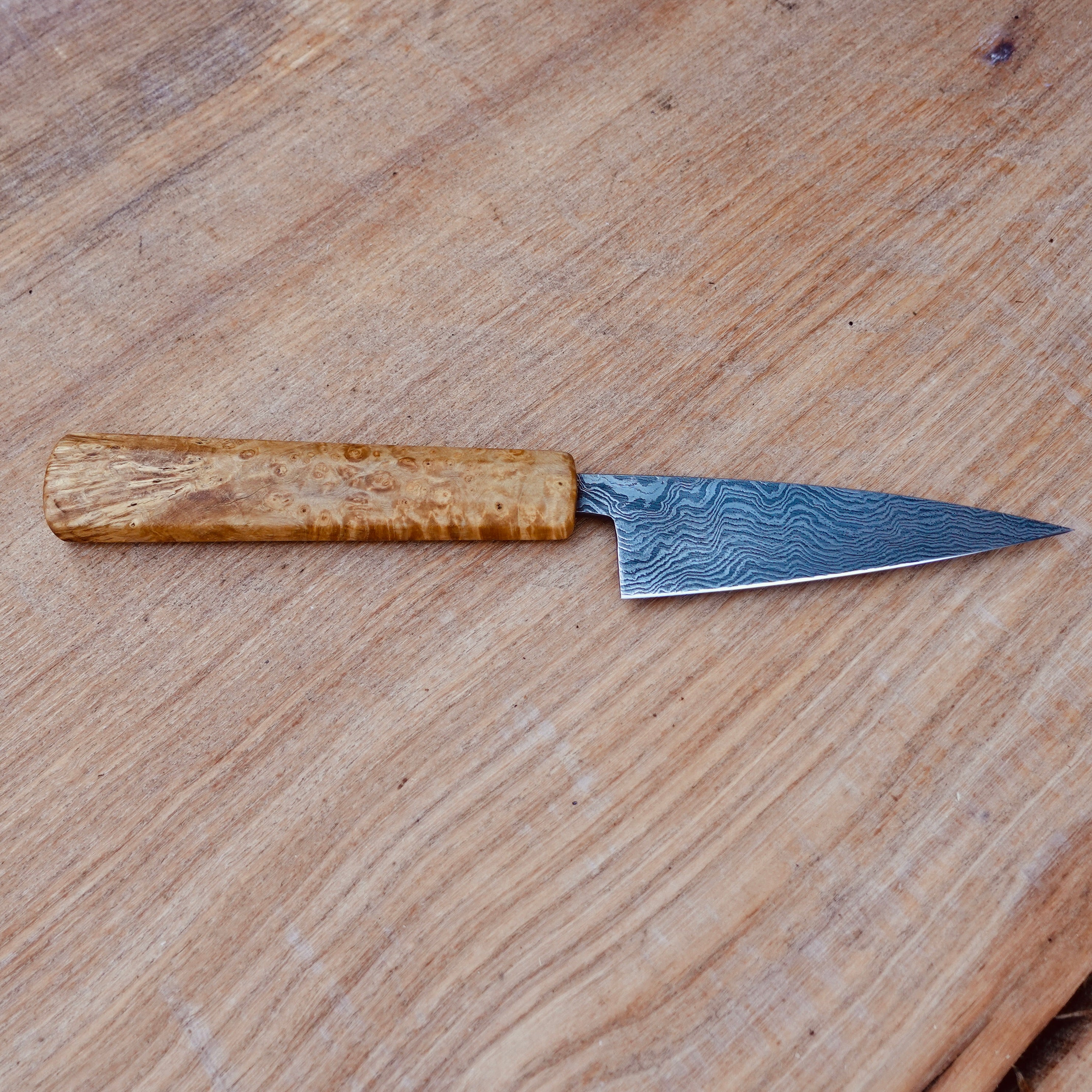 Petty Küchenmesser Götterschmiede handgefertigte Messer handgemachte Messer Klingen Damast Balbach Damast Puddeleisen Laminatstahl Qualität Ästhetik Messermacher Harz handcrafted knives damascus steel traditional forge quality aesthetics