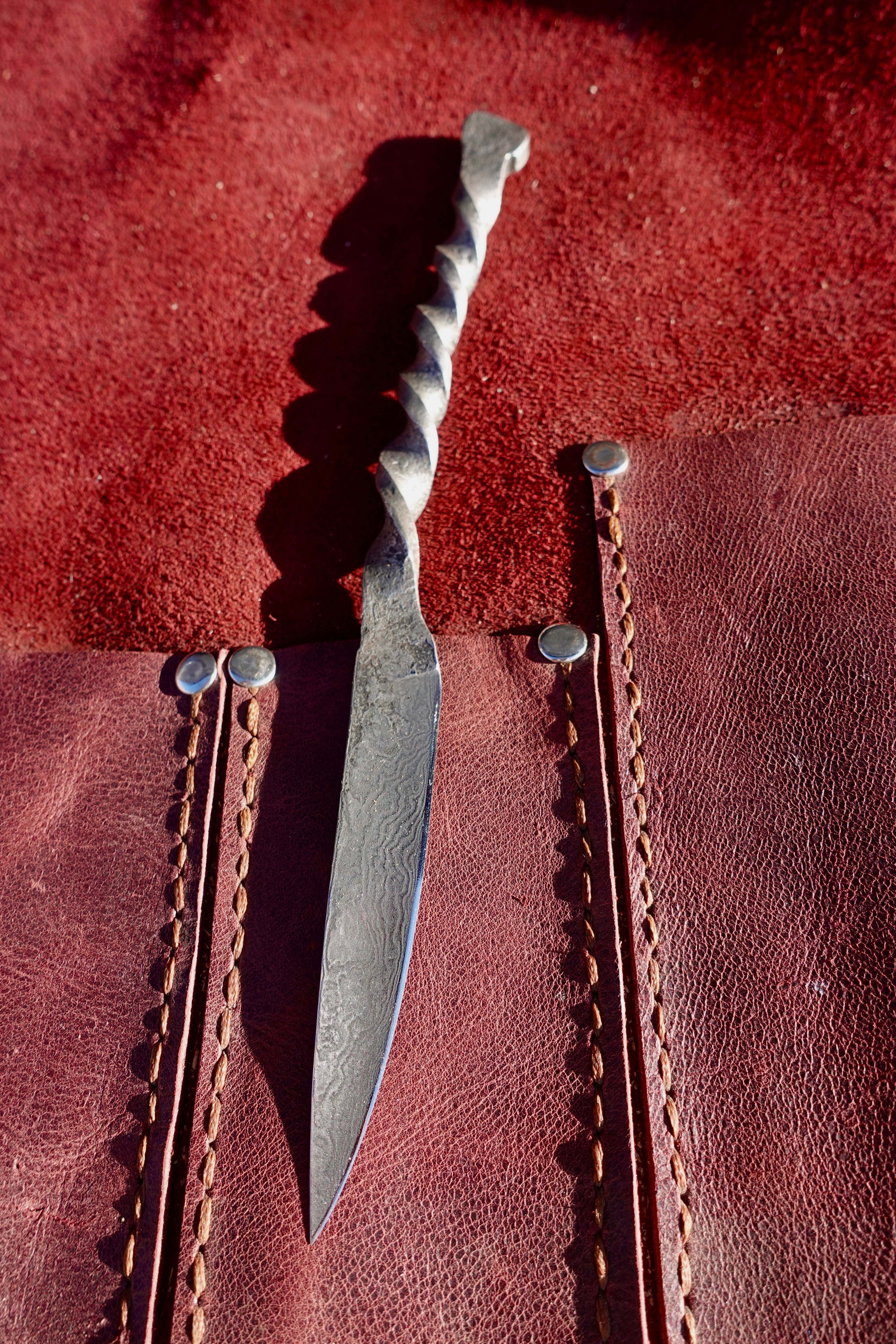 Mittelaltermesser, gedrehter Griff