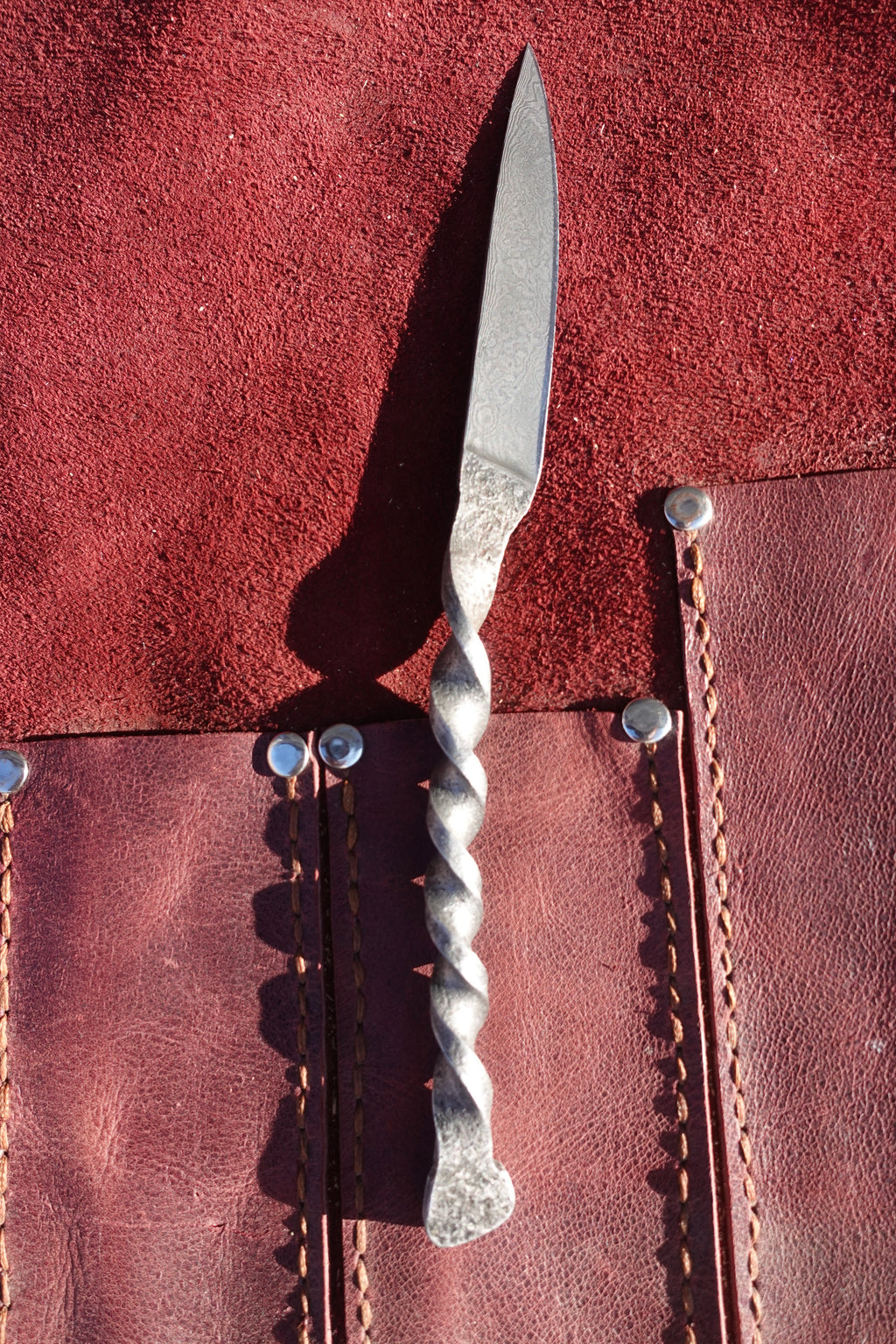 Mittelaltermesser, gedrehter Griff