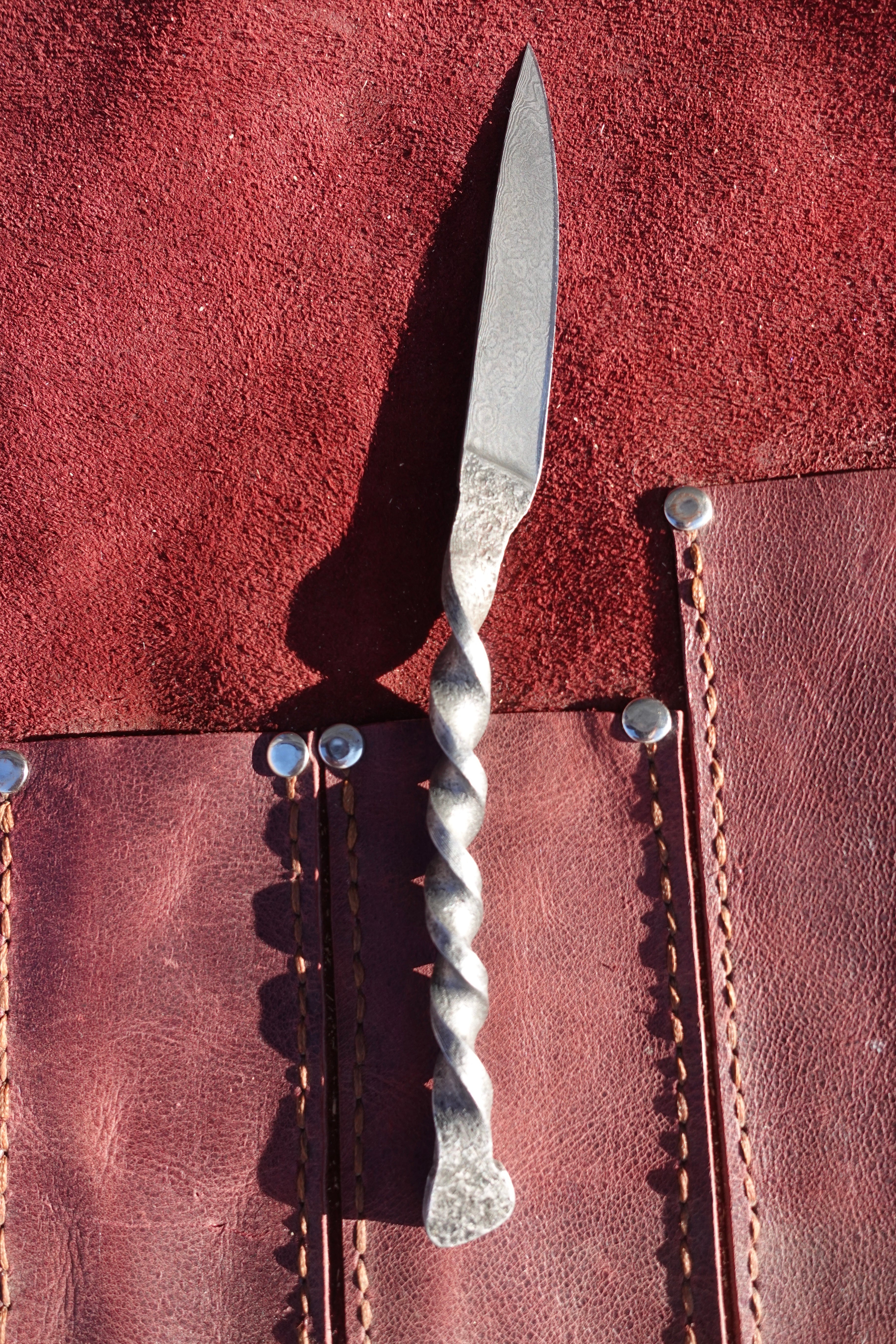 Mittelaltermesser, gedrehter Griff