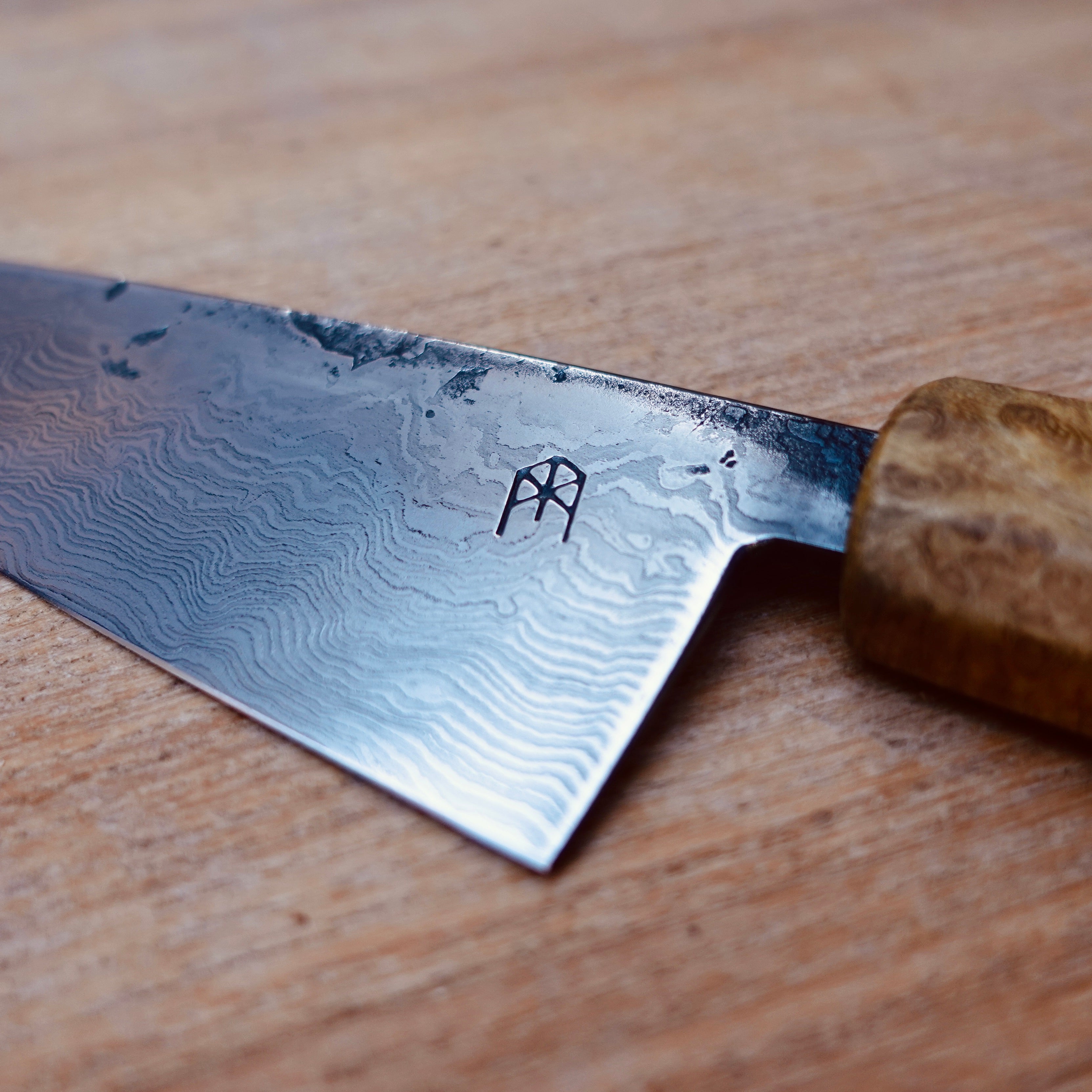 Villetta Küchenmesser Götterschmiede handgefertigte Messer handgemachte Messer Klingen Damast Balbach Damast Puddeleisen Laminatstahl Qualität Ästhetik Messermacher Harz handcrafted knives damascus steel traditional forge quality aesthetics