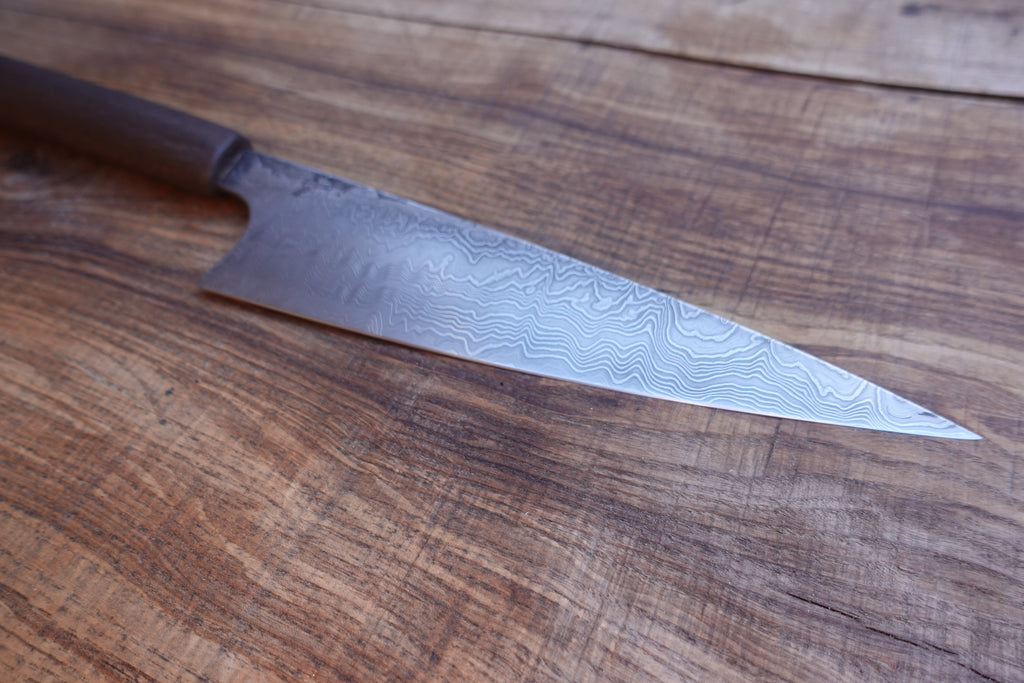 Petty Küchenmesser Götterschmiede handgefertigte Messer handgemachte Messer Klingen Damast Balbach Damast Puddeleisen Laminatstahl Qualität Ästhetik Messermacher Harz handcrafted knives damascus steel traditional forge quality aesthetics