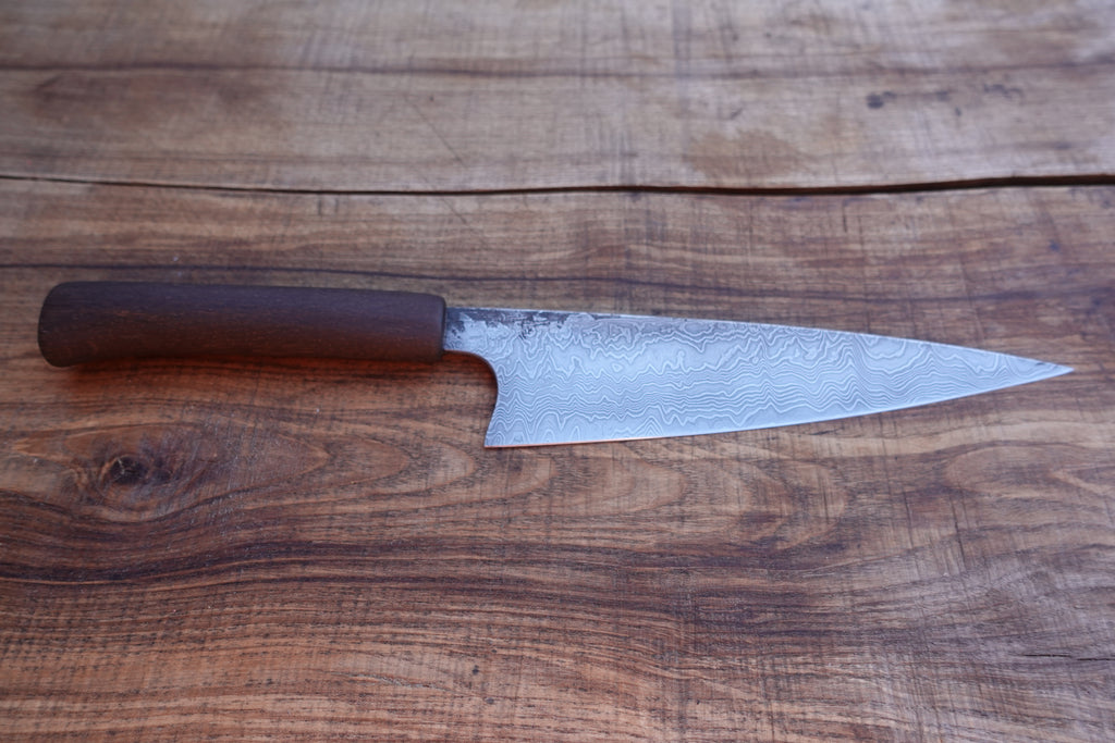 Petty Küchenmesser Götterschmiede handgefertigte Messer handgemachte Messer Klingen Damast Balbach Damast Puddeleisen Laminatstahl Qualität Ästhetik Messermacher Harz handcrafted knives damascus steel traditional forge quality aesthetics