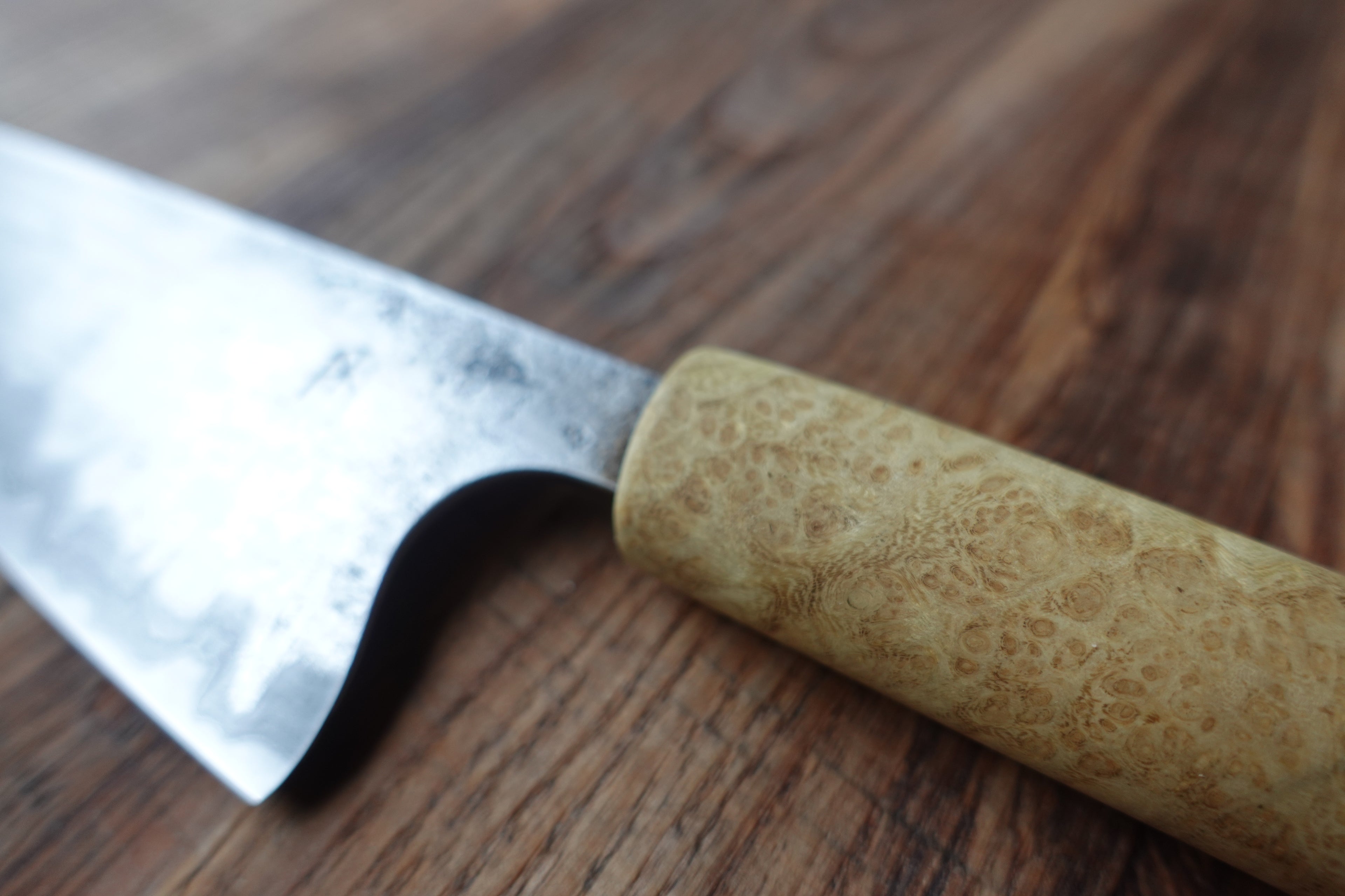 Petty Küchenmesser Götterschmiede handgefertigte Messer handgemachte Messer Klingen Damast Balbach Damast Puddeleisen Laminatstahl Qualität Ästhetik Messermacher Harz handcrafted knives damascus steel traditional forge quality aesthetics