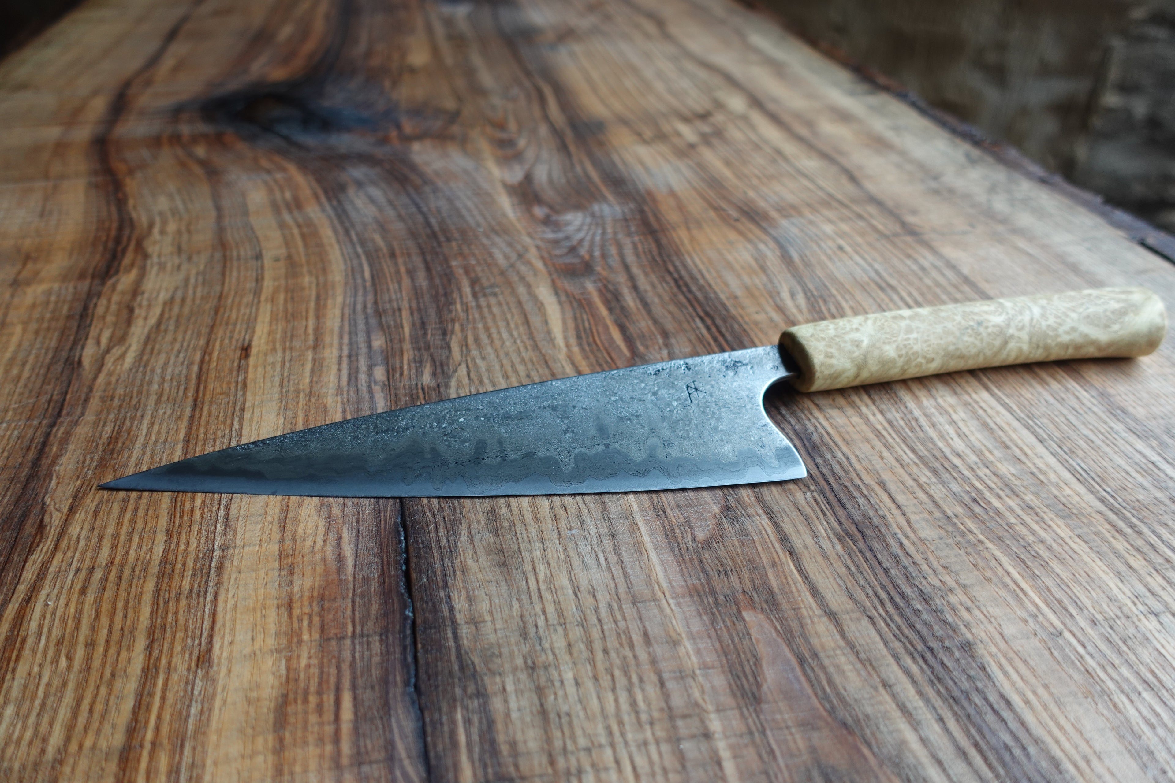 Petty Küchenmesser Götterschmiede handgefertigte Messer handgemachte Messer Klingen Damast Balbach Damast Puddeleisen Laminatstahl Qualität Ästhetik Messermacher Harz handcrafted knives damascus steel traditional forge quality aesthetics