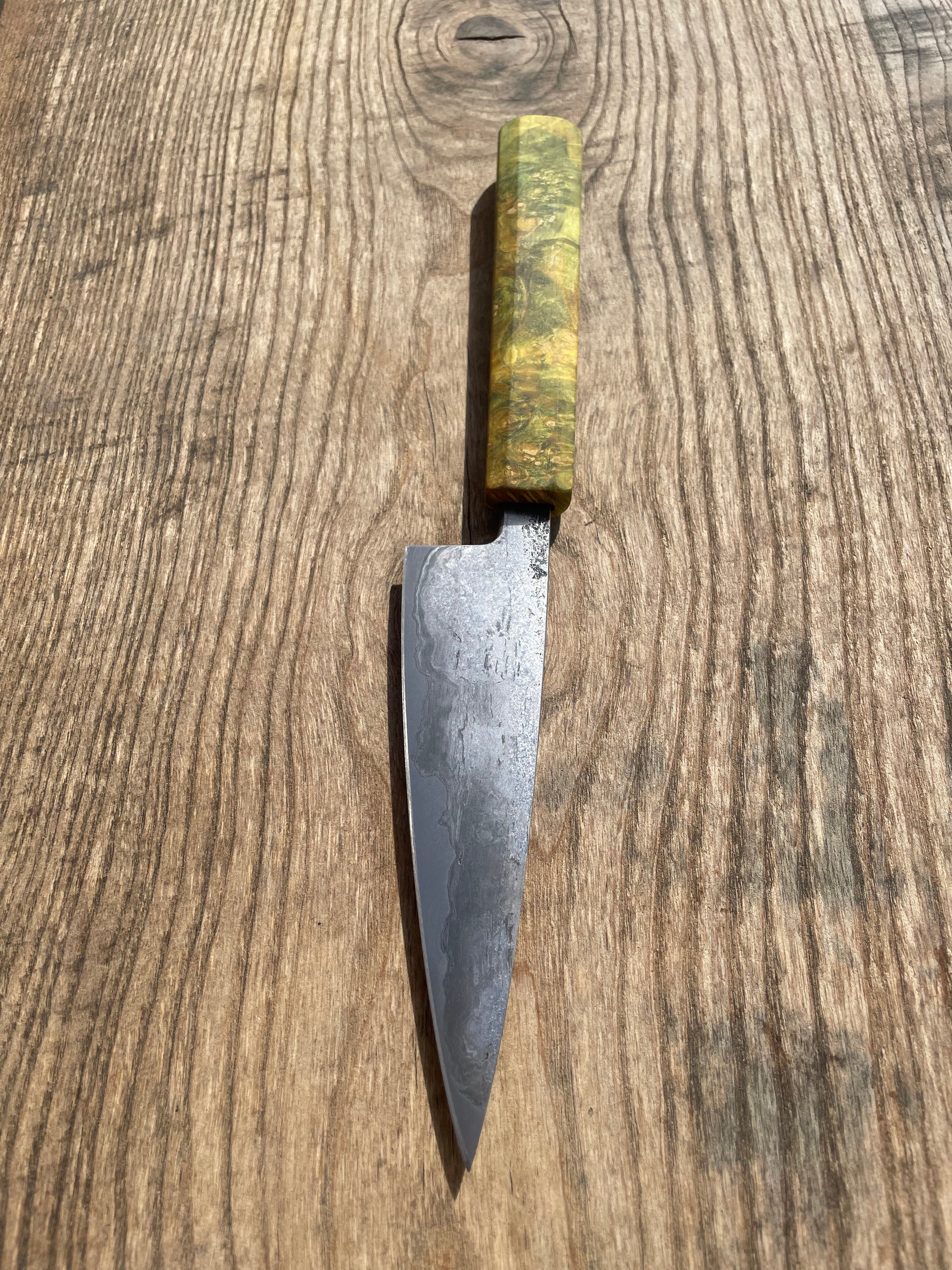 Petty Küchenmesser Götterschmiede handgefertigte Messer handgemachte Messer Klingen Damast Balbach Damast Puddeleisen Laminatstahl Qualität Ästhetik Messermacher Harz handcrafted knives damascus steel traditional forge quality aesthetics