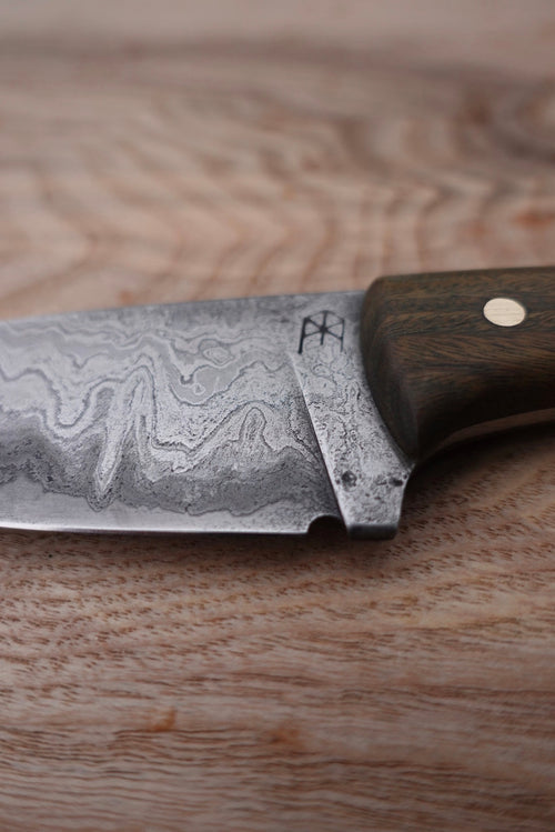 Jagdmesser TNT666 Puddeleisen Götterschmiede handgefertigte Messer handgemachte Messer Klingen Damast Balbach Damast Puddeleisen Laminatstahl Qualität Ästhetik Messermacher Harz handcrafted knives damascus steel traditional forge quality aesthetics