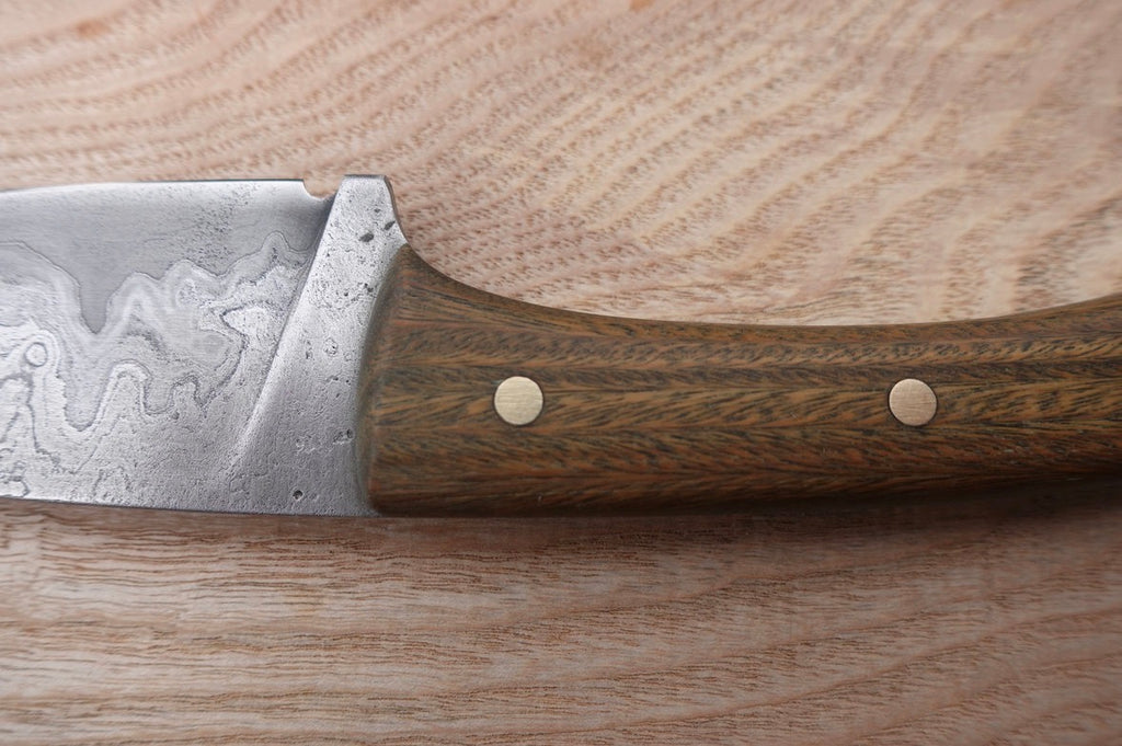 Jagdmesser TNT666 Puddeleisen Götterschmiede handgefertigte Messer handgemachte Messer Klingen Damast Balbach Damast Puddeleisen Laminatstahl Qualität Ästhetik Messermacher Harz handcrafted knives damascus steel traditional forge quality aesthetics