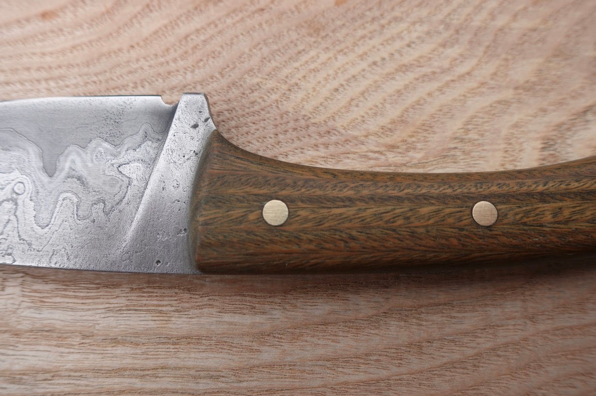Jagdmesser TNT666 Puddeleisen Götterschmiede handgefertigte Messer handgemachte Messer Klingen Damast Balbach Damast Puddeleisen Laminatstahl Qualität Ästhetik Messermacher Harz handcrafted knives damascus steel traditional forge quality aesthetics