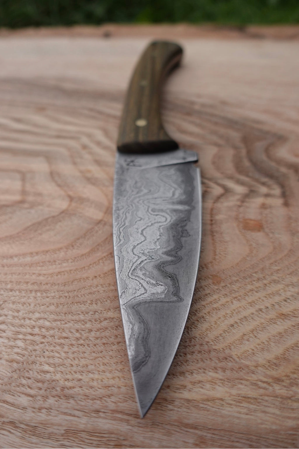 Jagdmesser TNT666 Puddeleisen Götterschmiede handgefertigte Messer handgemachte Messer Klingen Damast Balbach Damast Puddeleisen Laminatstahl Qualität Ästhetik Messermacher Harz handcrafted knives damascus steel traditional forge quality aesthetics
