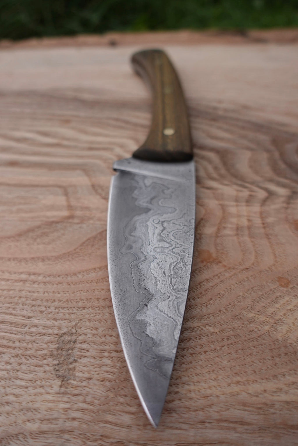 Jagdmesser TNT666 Puddeleisen Götterschmiede handgefertigte Messer handgemachte Messer Klingen Damast Balbach Damast Puddeleisen Laminatstahl Qualität Ästhetik Messermacher Harz handcrafted knives damascus steel traditional forge quality aesthetics