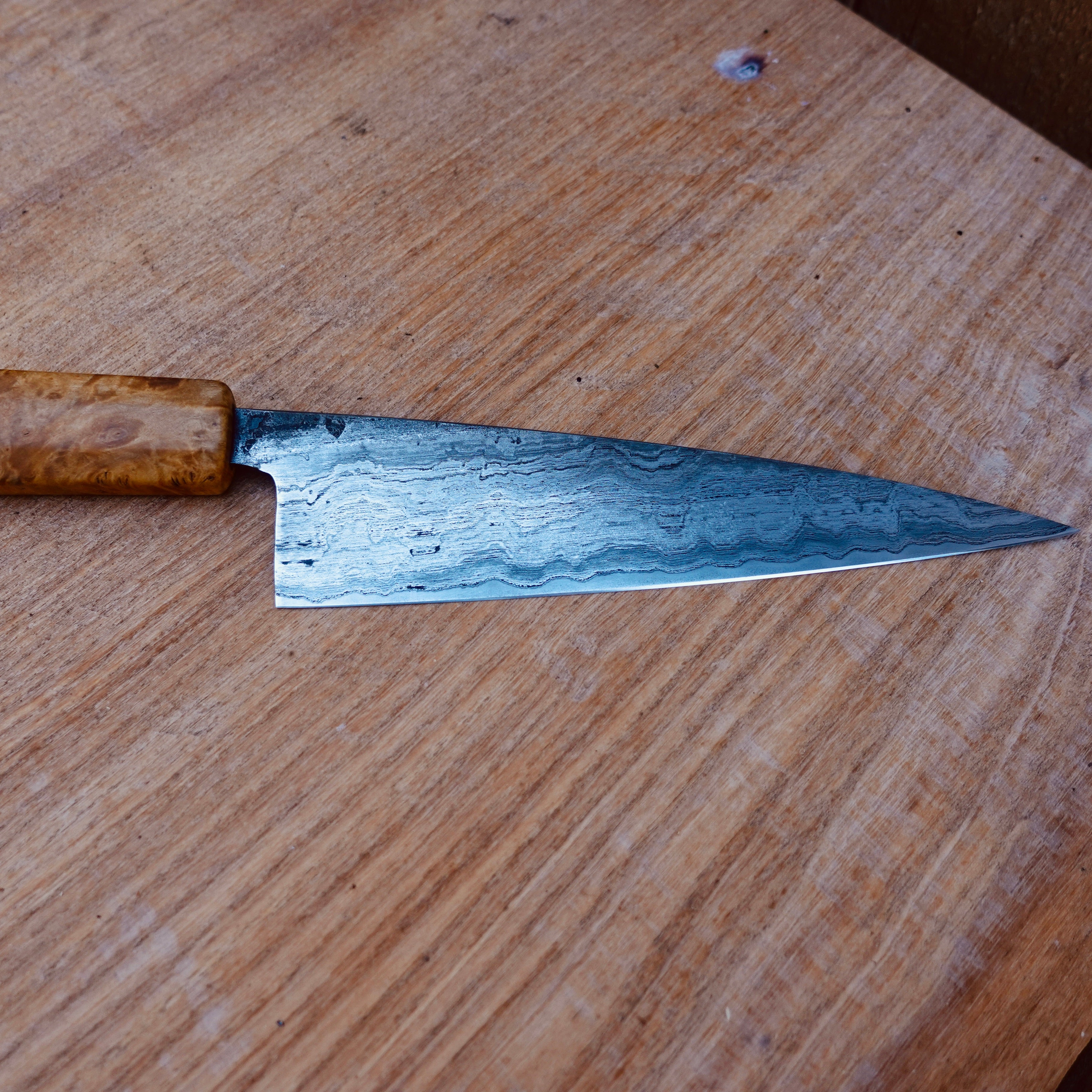 Villetta Küchenmesser Götterschmiede handgefertigte Messer handgemachte Messer Klingen Damast Balbach Damast Puddeleisen Laminatstahl Qualität Ästhetik Messermacher Harz handcrafted knives damascus steel traditional forge quality aesthetics